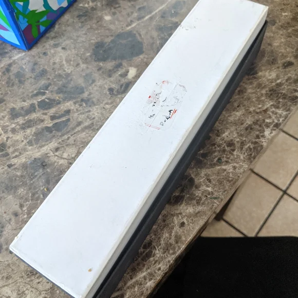 ALO Yoga Red Umbrella - Picture 5 of 5